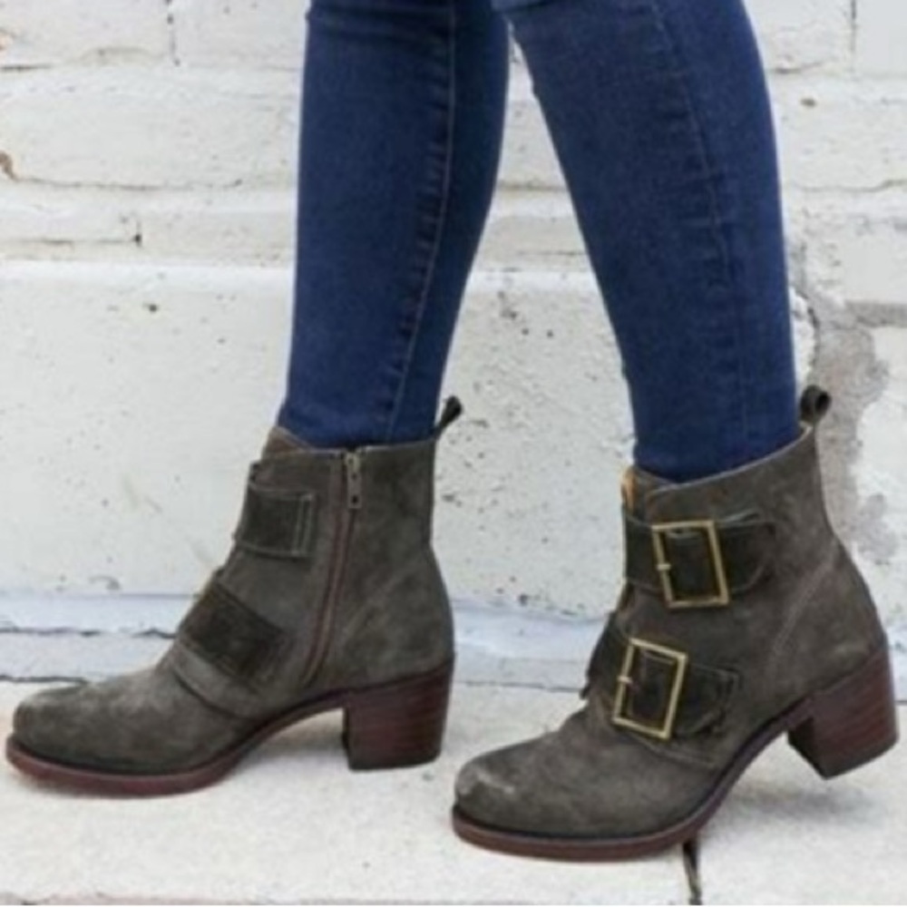 Frye Sabrina Double Buckle dark brown suede boots size 7